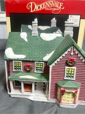 Lemax Pink & Green Dickensvale Holiday Cottage Figurine